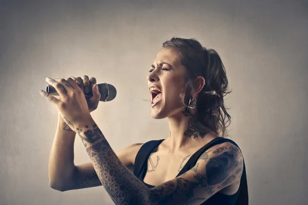 IMAGE CHANTEUSE